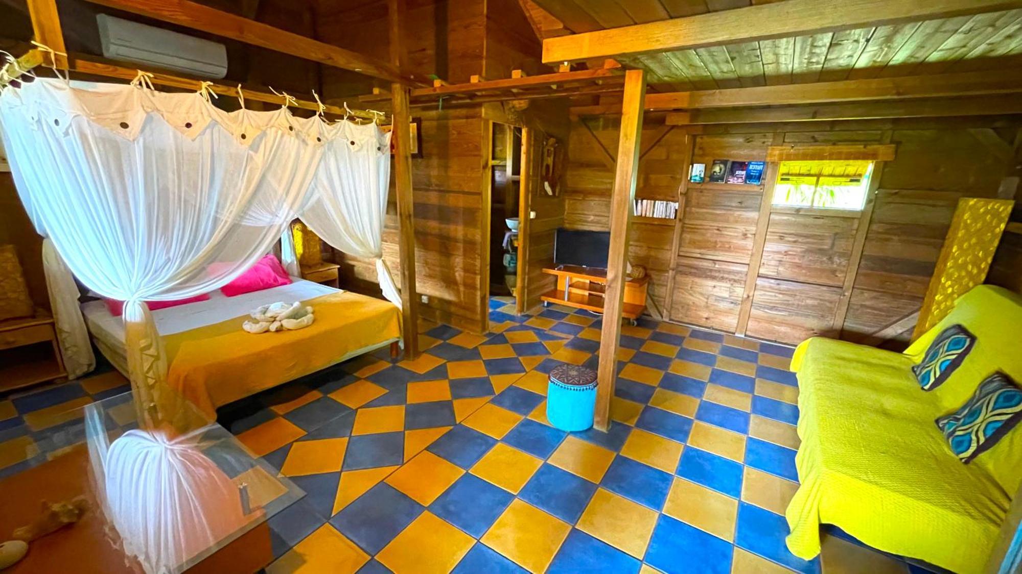 Gites Les Calebassiers Deshaies Habitación foto
